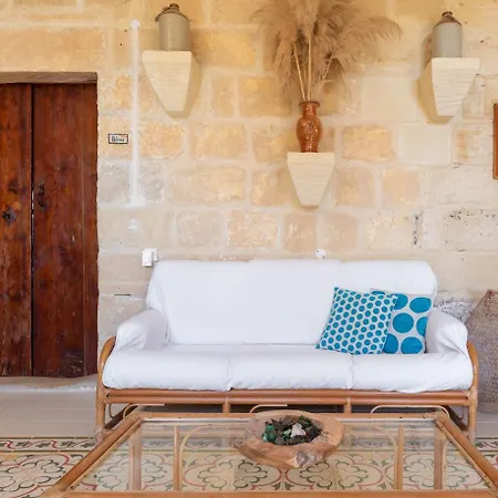 Mood Mythology Bed & Breakfast *