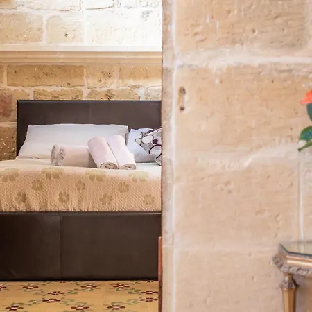 Bed & Breakfast Mood Mythology