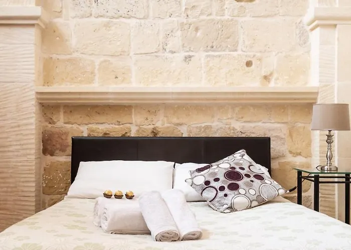 Bed & Breakfast Mood Mythology