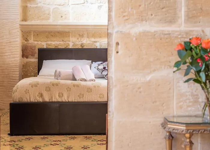 Bed & Breakfast Mood Mythology