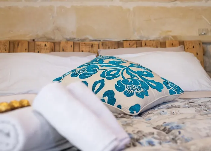 Bed & Breakfast Mood Mythology